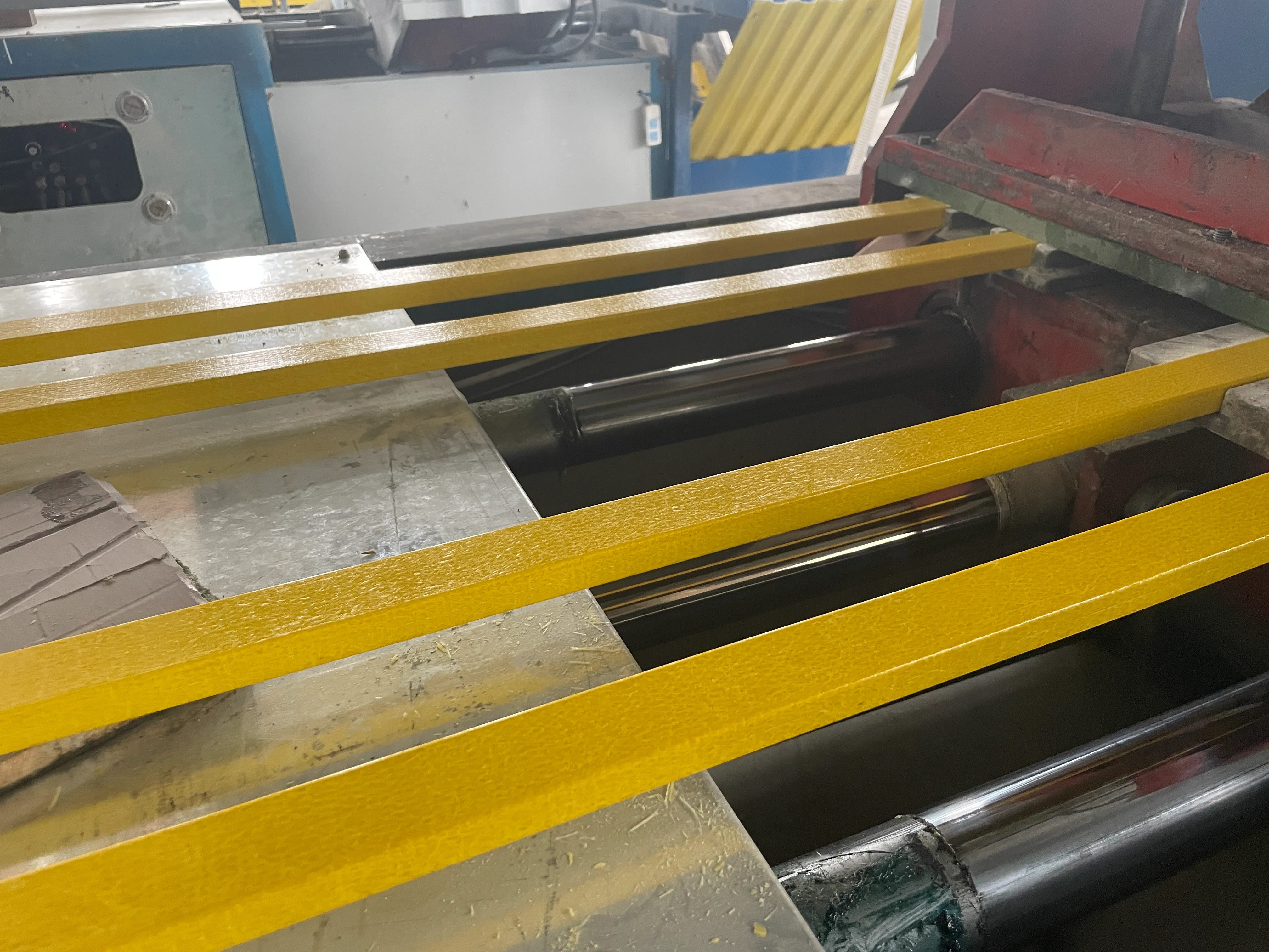 Exploring the Properties and Applications of FRP Rectangular Tubes in Engineering and Construction