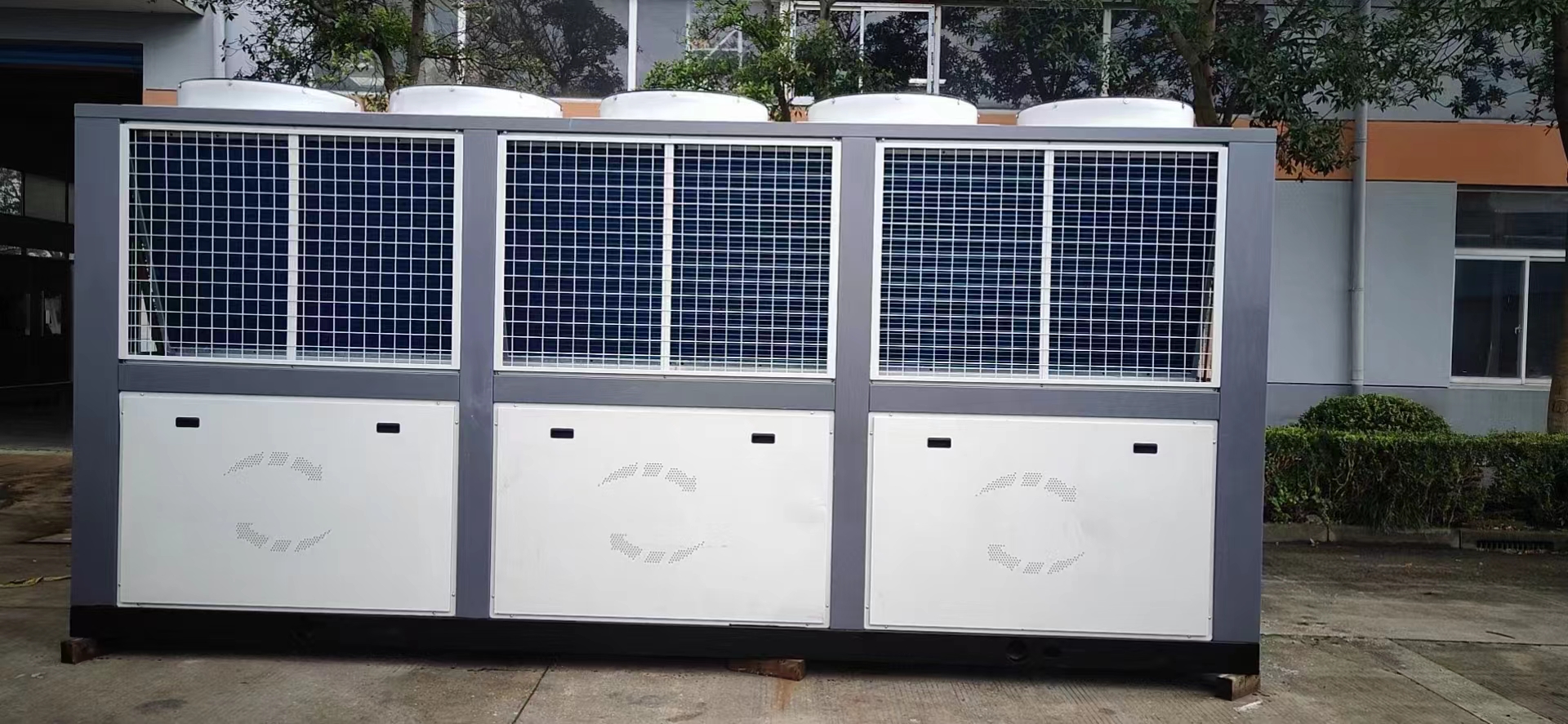 Polyurethane cold room panels for efficient temperature control and insulation purposes.