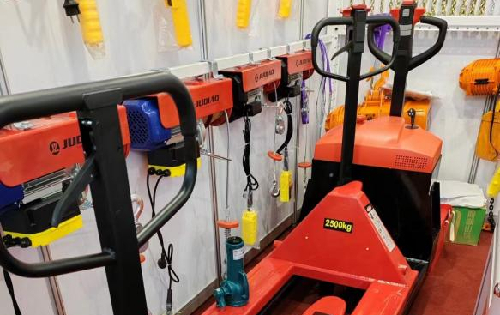 Powerful 3500 lb Winch Featuring Convenient Wireless Remote Control for Easy Operation and Use