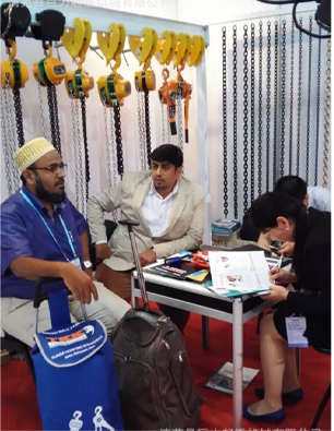 Compact 2012 Electric Winch with Wireless Remote Control for Easy Operation