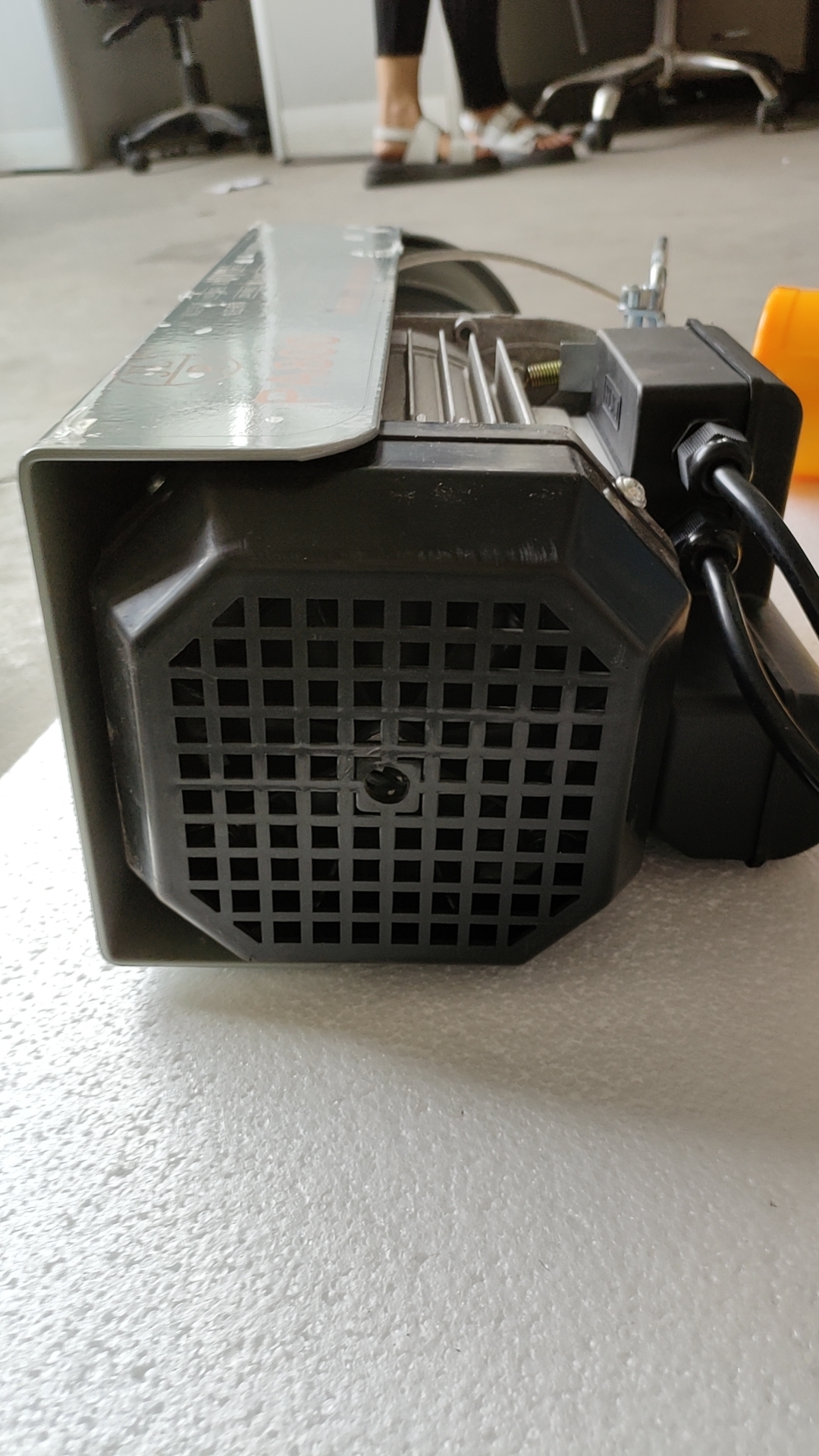 လျှပ်စစ် အမြင့်ပေါက် ၈၀၀ ပါ။ လျှပ်စစ် အမြင့်ပေါက် ၈၀၀ ပါ။