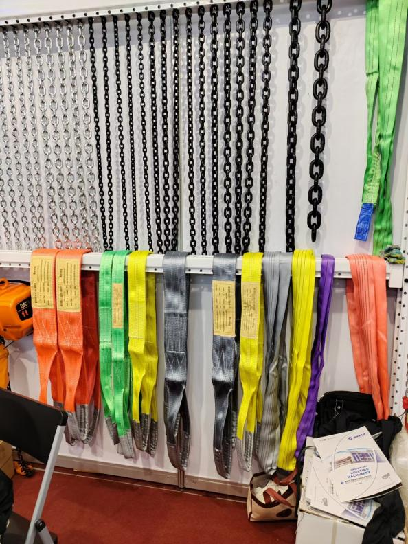 Compact 12V Electric Winch for Easy Portable Lifting and Pulling Applications