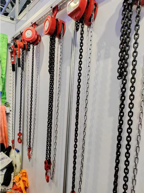 Advantages of Using Semi-Powered Pallet Trucks for Efficient Warehouse Operations