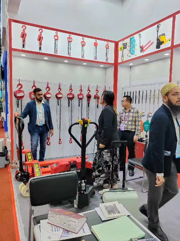 Electric Winch Solutions for Efficient Lifting and Towing Applications