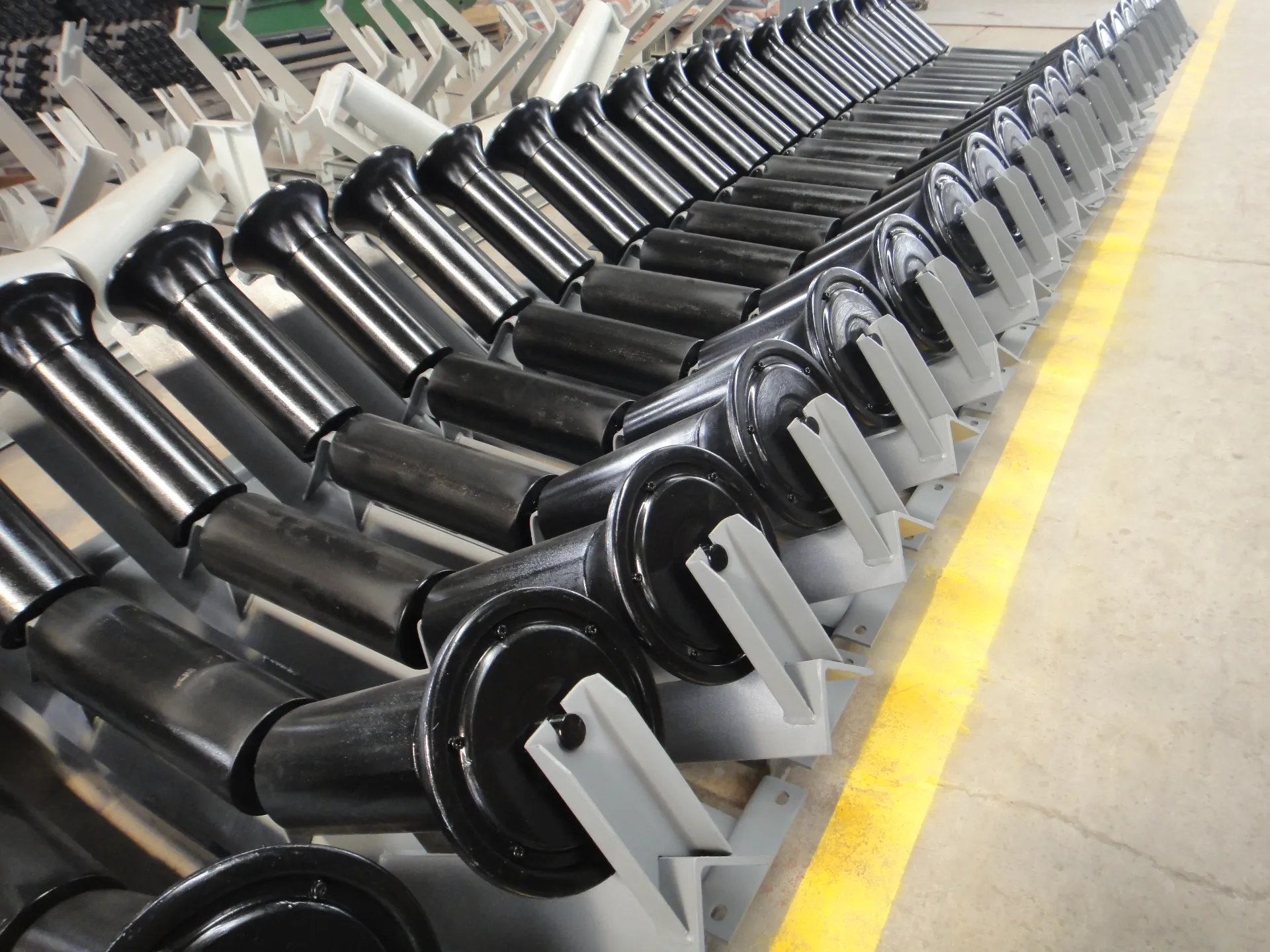 Optimizing Conveyor Systems: The Role of Idlers and Rollers