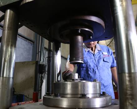 Optimizing Conveyor Systems with Effective Snub Roller Design Techniques