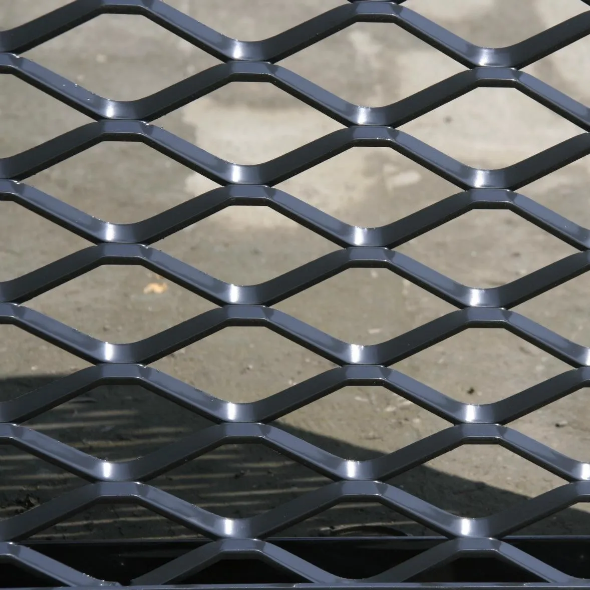 Using Round Hole Mesh for Concrete Formwork Protection