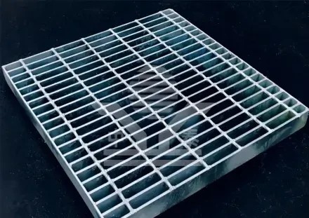 Durable woven rope netting ideal for various outdoor and recreational applications and activities