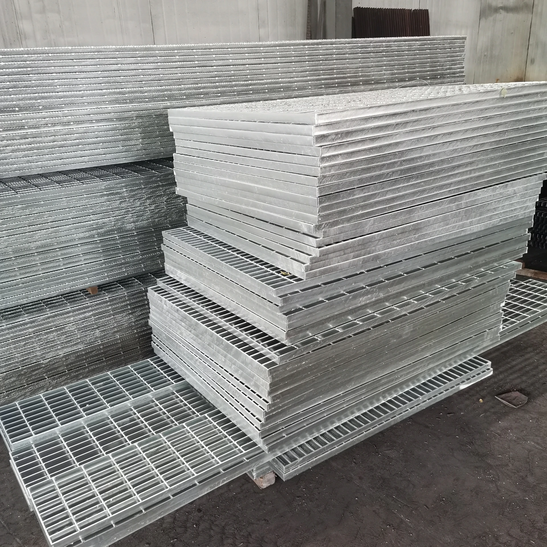 Efficient Solutions for Mobile Livestock Fencing and Farm Management