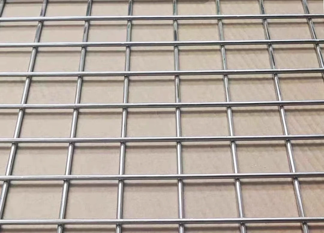 پیامدهای استفاده از fences امنیتی سنگین در حفاظت از ملک شما