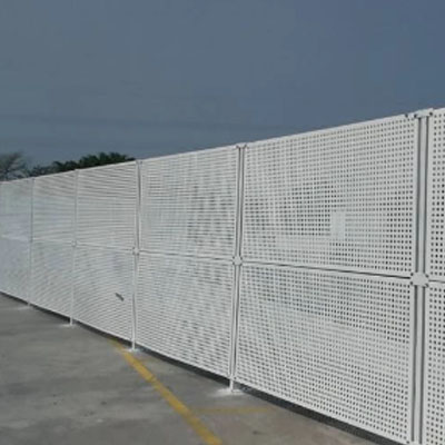 व्यापारिक अकुस्टिक फेन्सिंग।