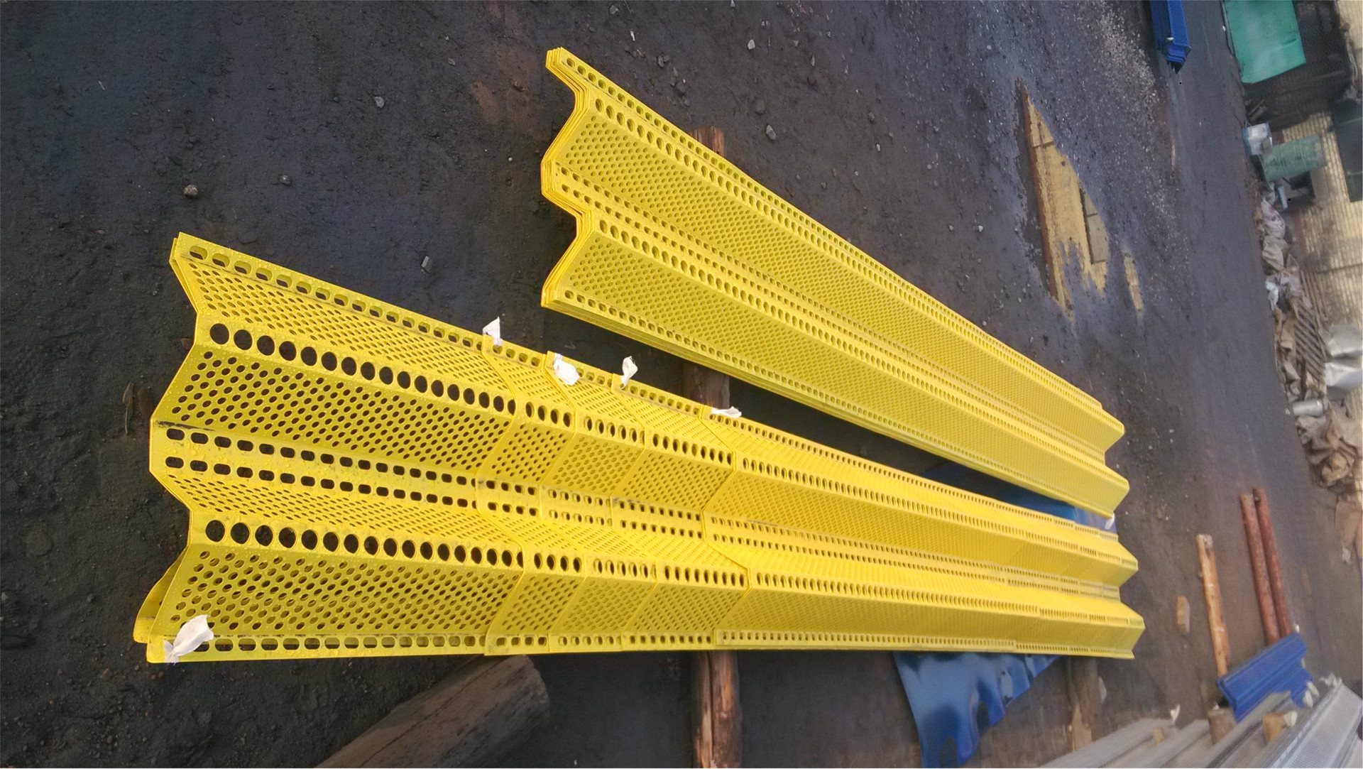 Designing Durable Stair Grating Solutions for Enhanced Safety and Aesthetic Appeal