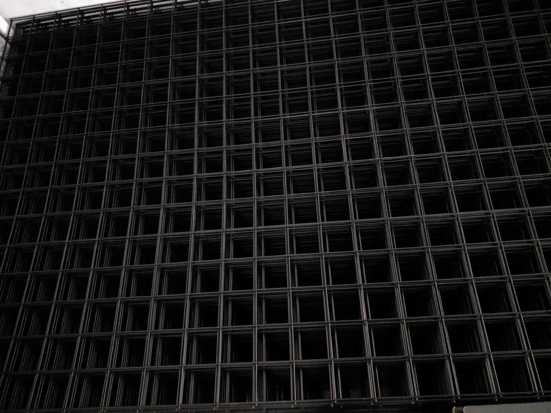 Perforated Steel Mesh for Enhanced Aesthetics and Functionality in Design Applications