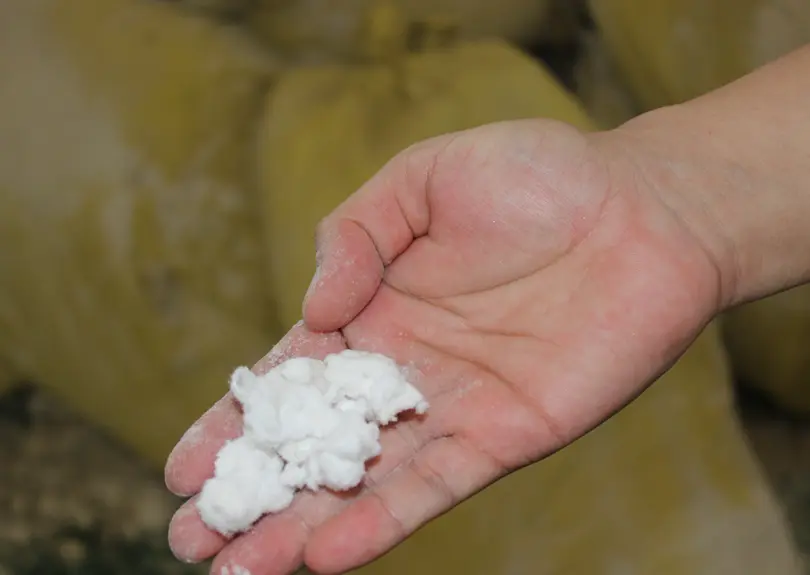 We have strict control ristriction for the raw materials, such as refined cotton, liquid alkali, methane and propylene oxide.We have very strict quality control on the raw materials. We will make incoming inspection according to the ISO 9001 manage system, and ensure all the raw materials abide by the high standard. Thus to ensure a stable quality of our products.