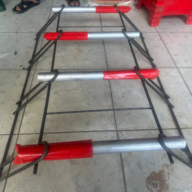 Brick ladder reinforcement for improving structural stability and load-bearing capacity