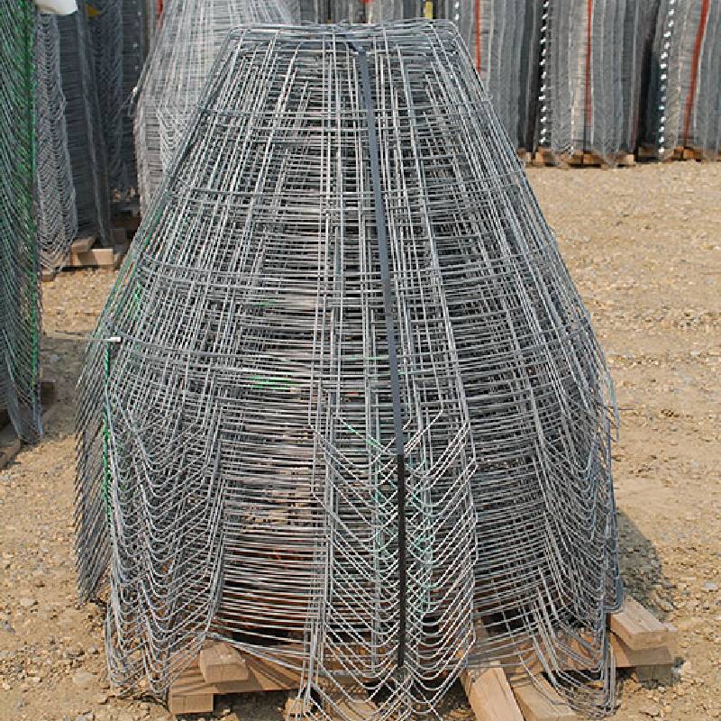 Large Wire Mesh Grid for Versatile Structure and Design Applications
