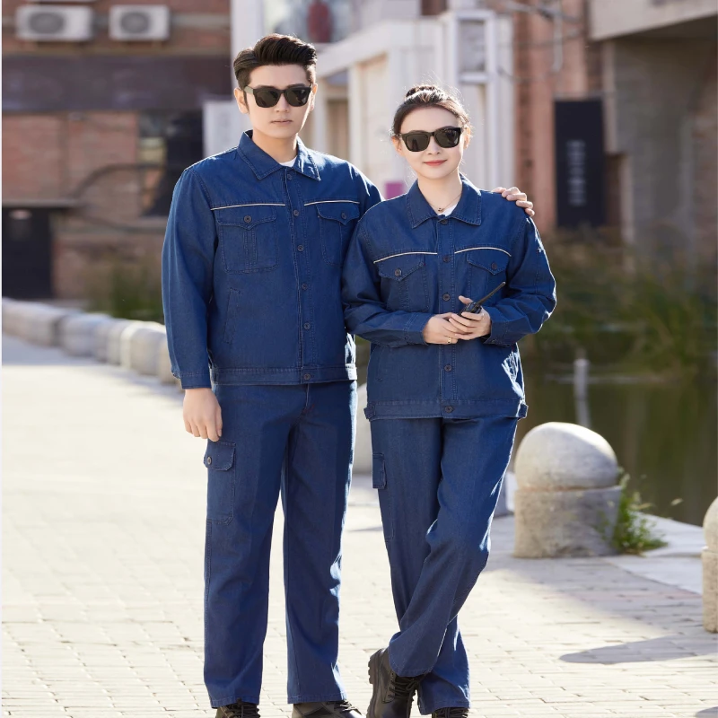 Trendy and Functional Women's Workwear for Construction Environments