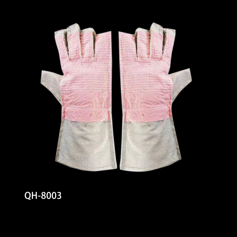 Stylish Women's Waterproof Jacket in White for All-Weather Protection and Comfort