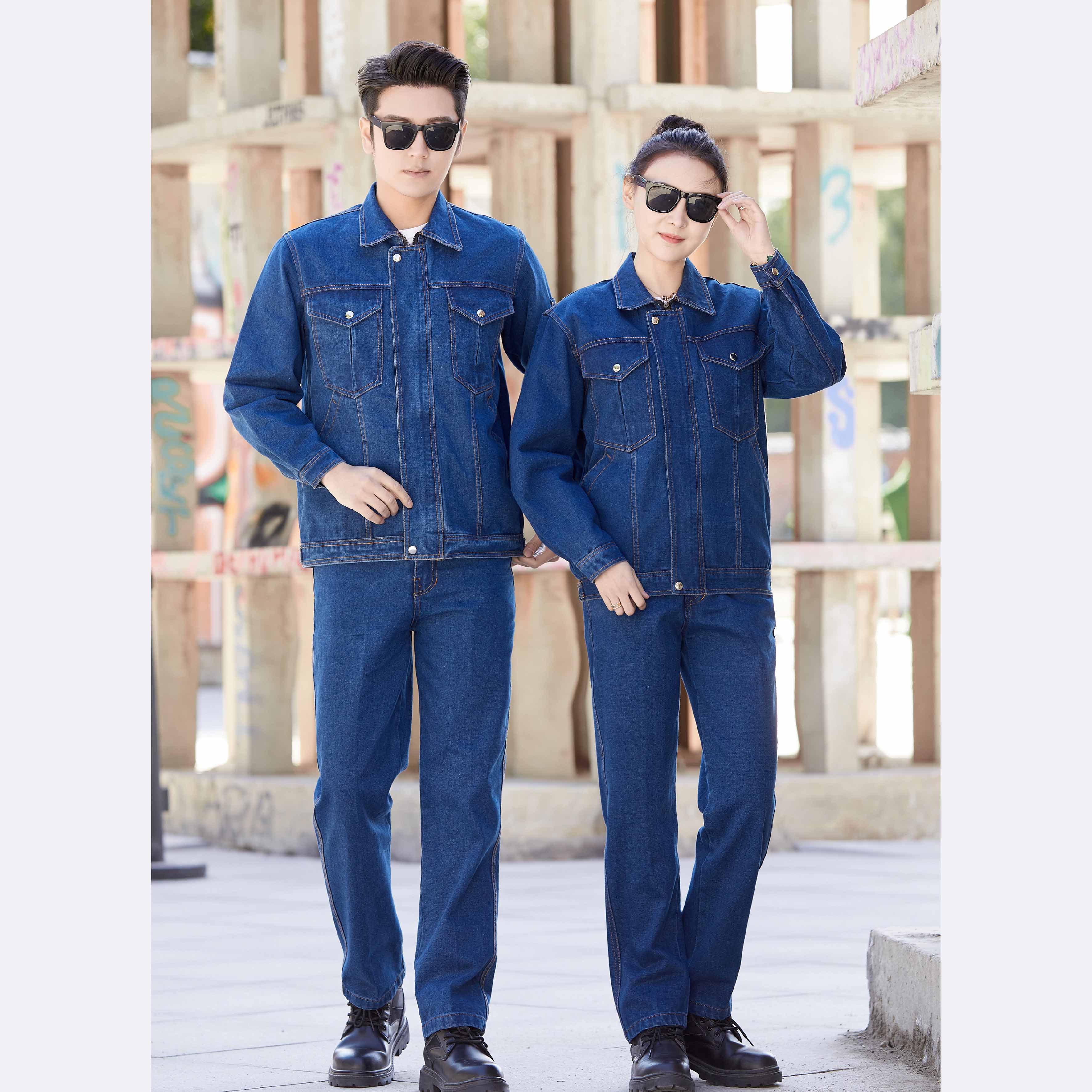 Erkekler yağmur ceketi düşüyor