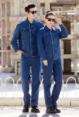 Svart och röd pikétröja