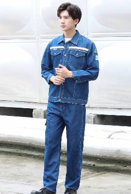 Black and Green High-Visibility Safety Vest for Enhanced Workplace Protection and Style