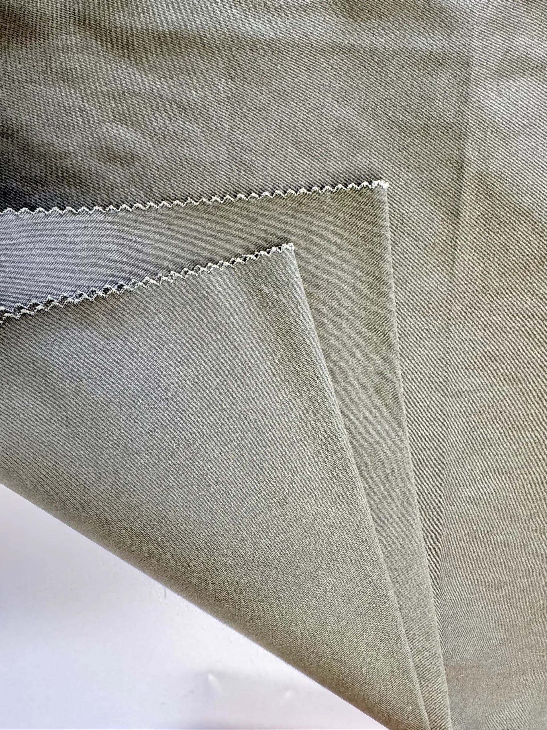 Exploring the Comfort and Versatility of Soft Flannel Fabric in Everyday Fashion and Home Decor