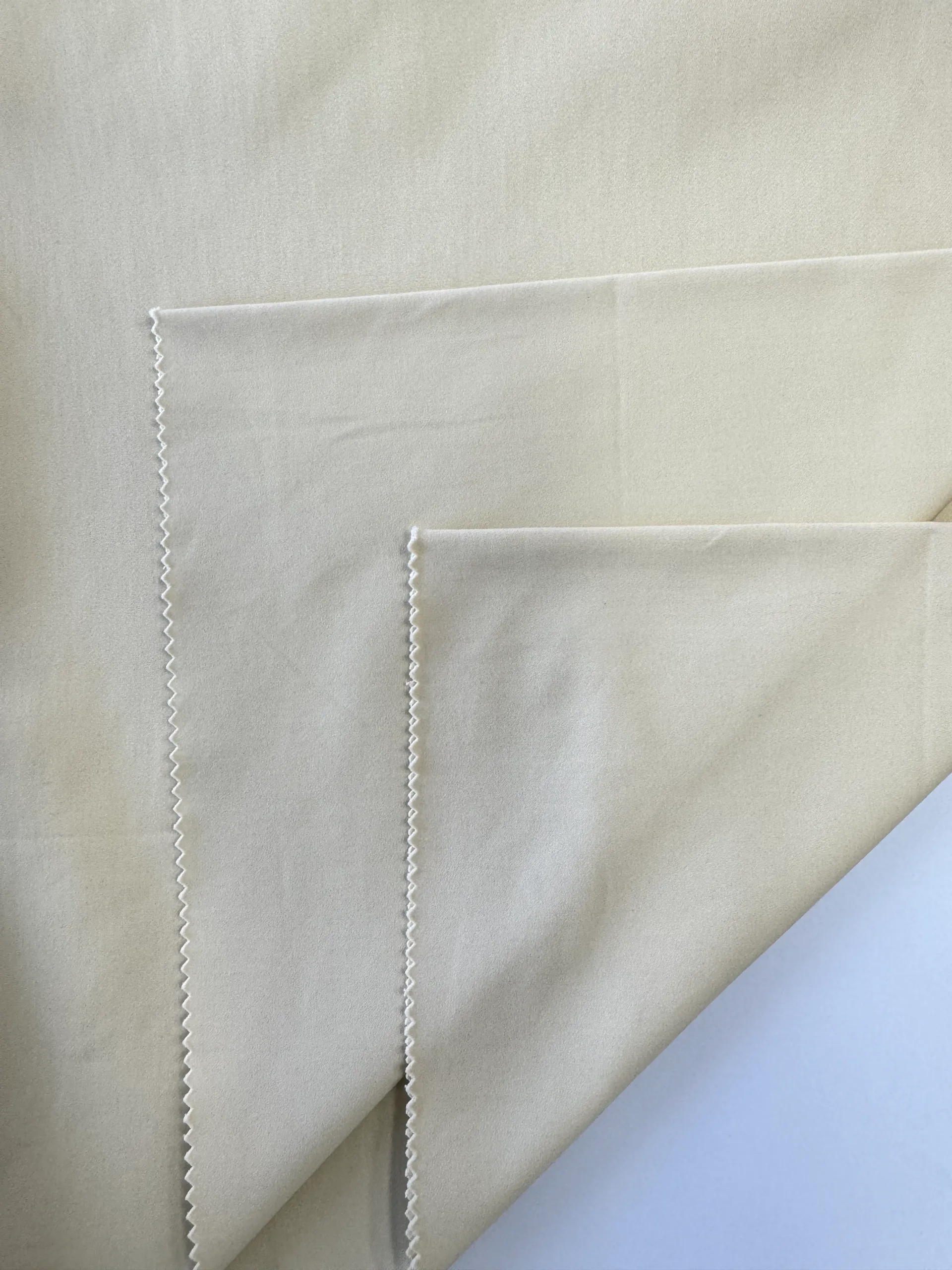 Exploring the Benefits of Polyester and Spandex Fabric Blends for Activewear