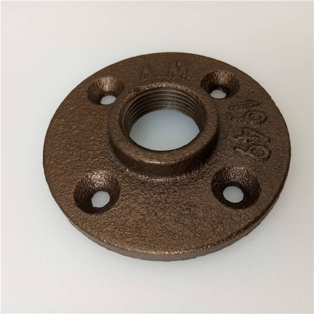 Stylish Black Iron Side Outlet Tee for Industrial Decor and Design Innovations