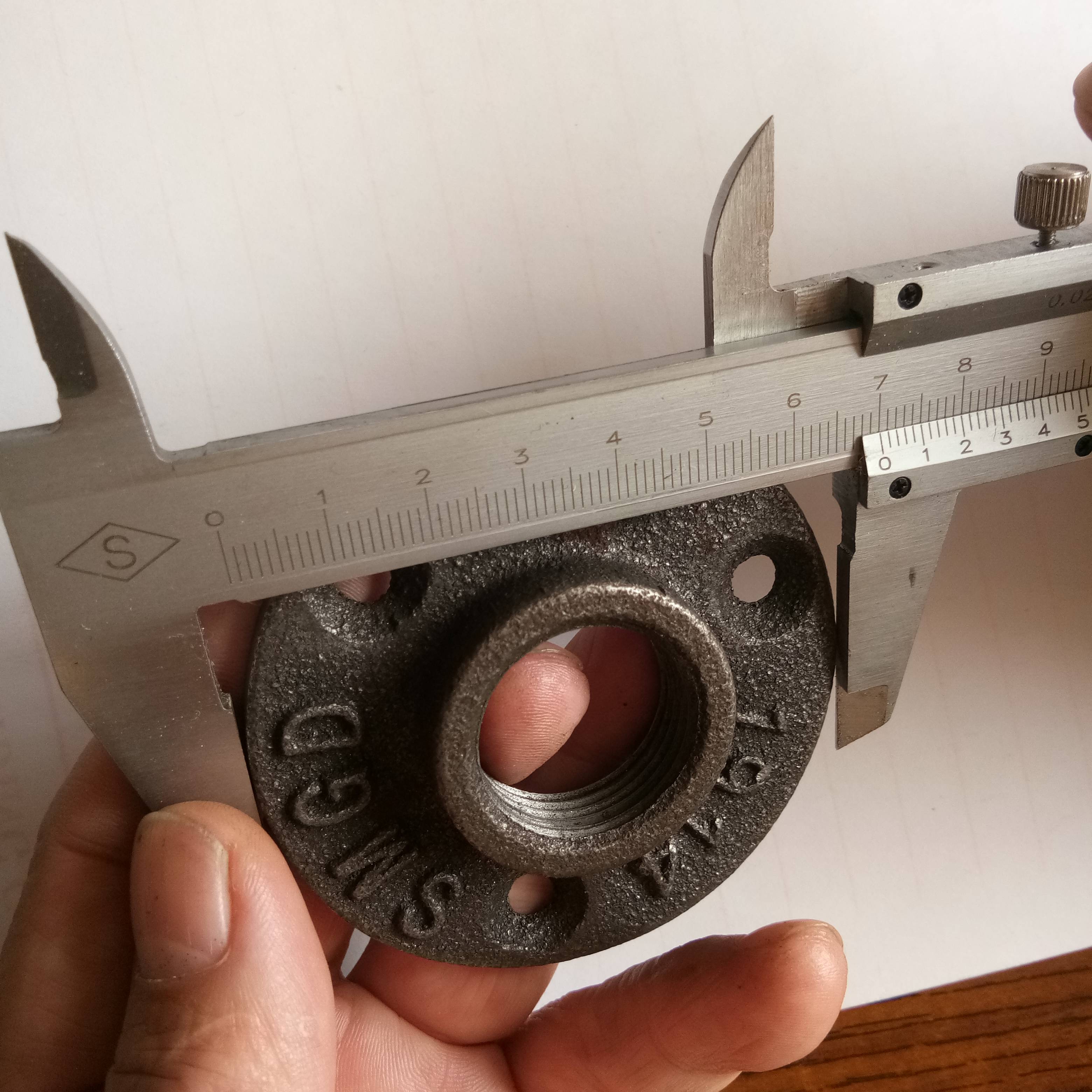 High Performance China Malleable Cast Iron Decorative Floor Flanges