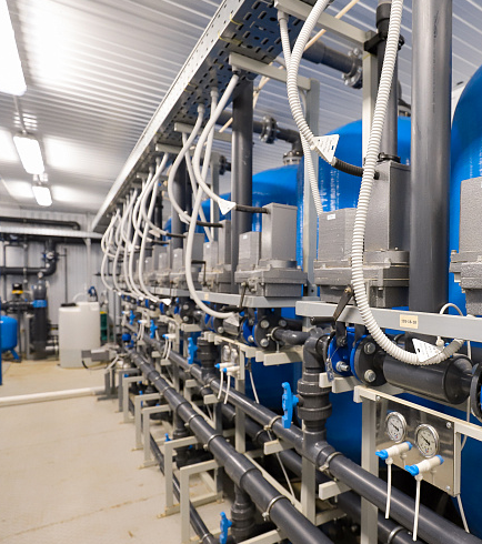 installing a submersible pump in a deep water well installing a submersible pump in a deep water well