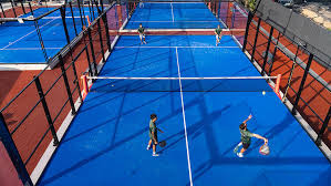 Fullstendig padeltelt i retten