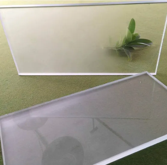 Silver mirror: add classic and elegance to your home