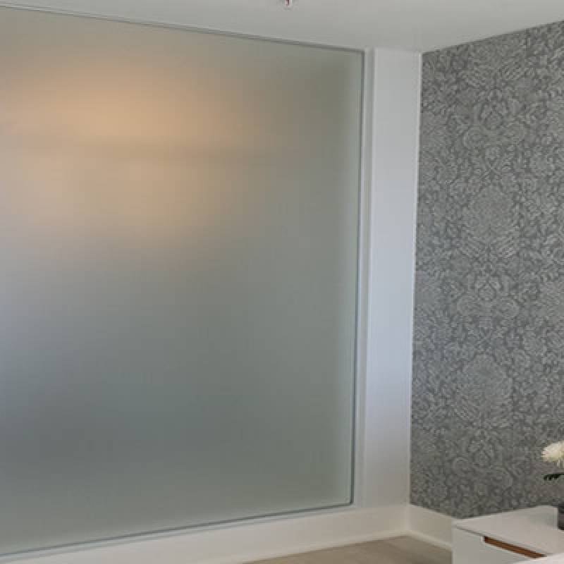 Exploring the Aesthetic and Functionality of Wave-Inspired Glass Designs for Modern Spaces