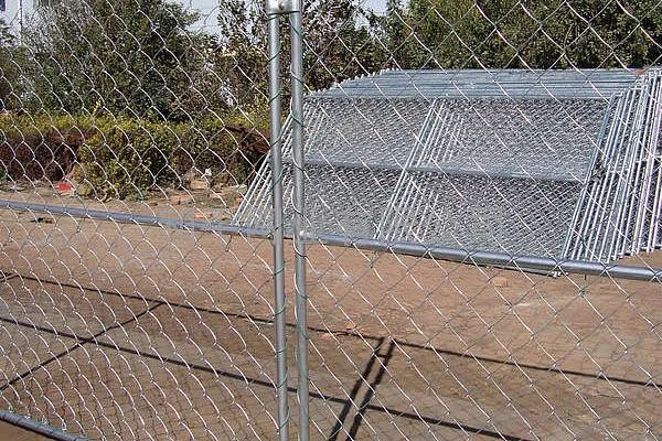 3-Foot High Chain Link Fencing for Residential and Commercial Use