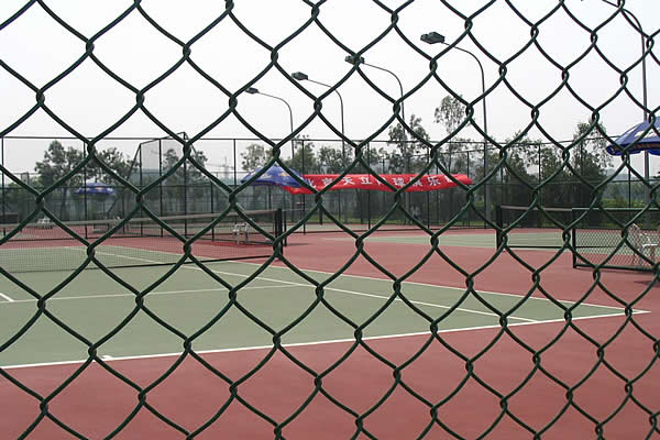 Portable security fencing solutions featuring gate panels for flexible site setups and access control. Portable security fencing solutions featuring gate panels for flexible site setups and access control.