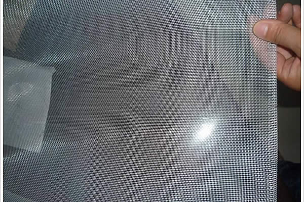 Constructing a Barbed Wire Fence on Irregular Terrain for Enhanced Security and Durability Constructing a Barbed Wire Fence on Irregular Terrain for Enhanced Security and Durability