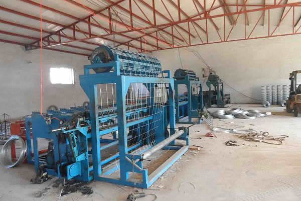 Creative Uses of Barbed Wire for Enhancing Security on Boundary Walls in Modern Fencing Solutions