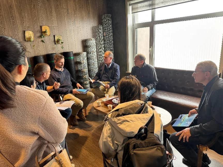 PING HONGLIN WIRE MESH CO.,LTD: African Clients Visit Factory, Deepen Cooperation to Build a Global Quality Benchmark