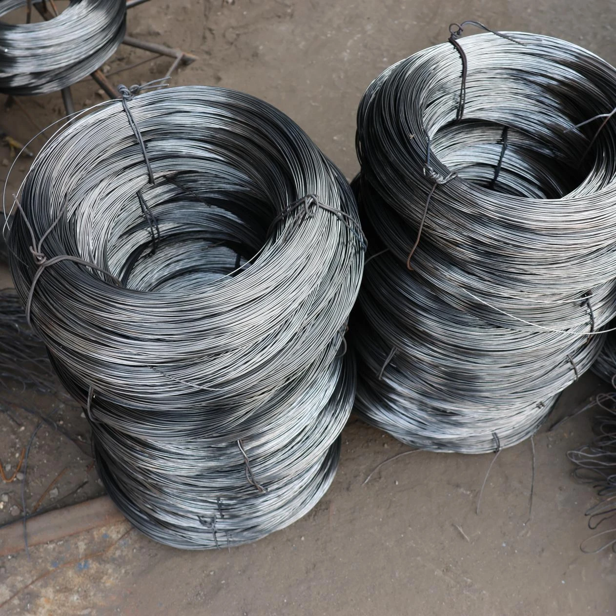 Black Annealed Wire in Industrial Applications: Versatile Material for Wire Mesh and Handcrafted Hooks