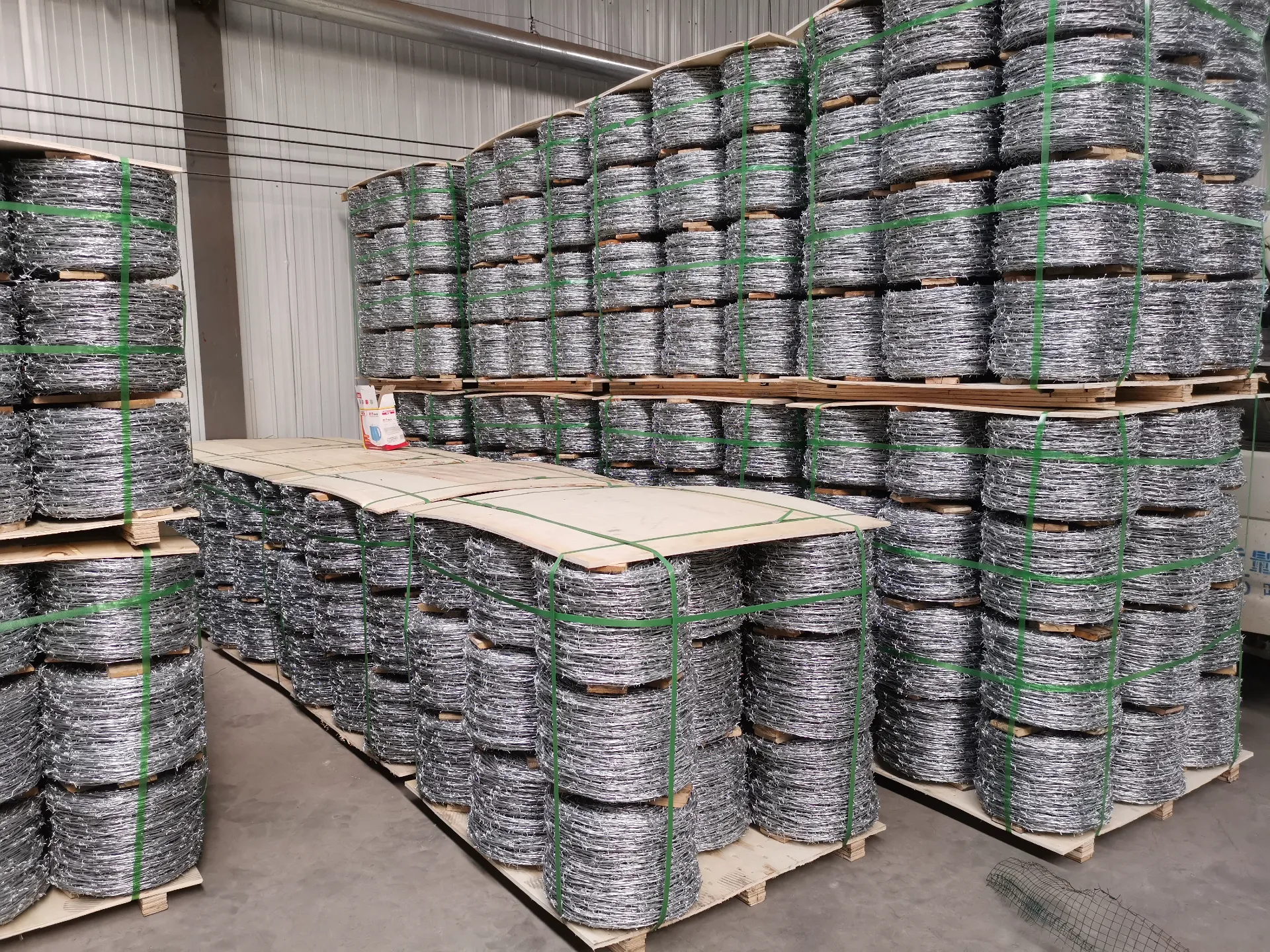 Modern Barbed Wire Fence Designs for Perimeter Protection