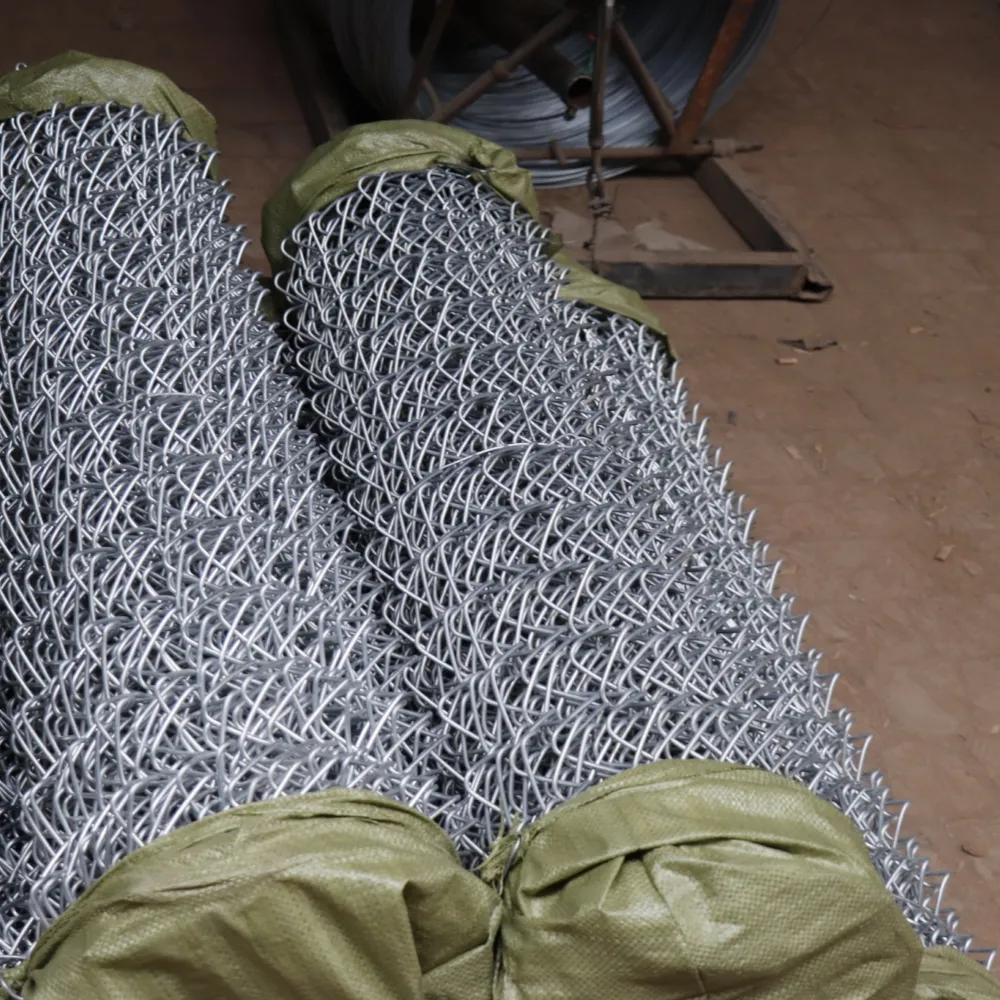 Space-Saving Chain Fence Hacks Vertical Gardening with Cyclone Mesh