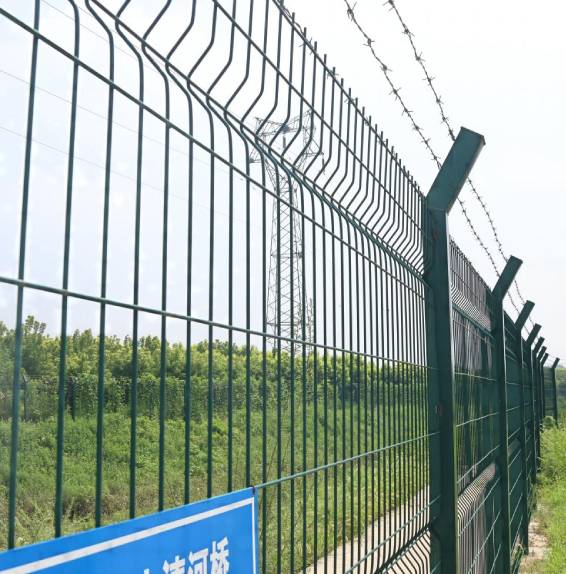 Innovative Fencing Solutions Featuring Durable Barbed Wire and Sturdy Posts Innovative Fencing Solutions Featuring Durable Barbed Wire and Sturdy Posts
