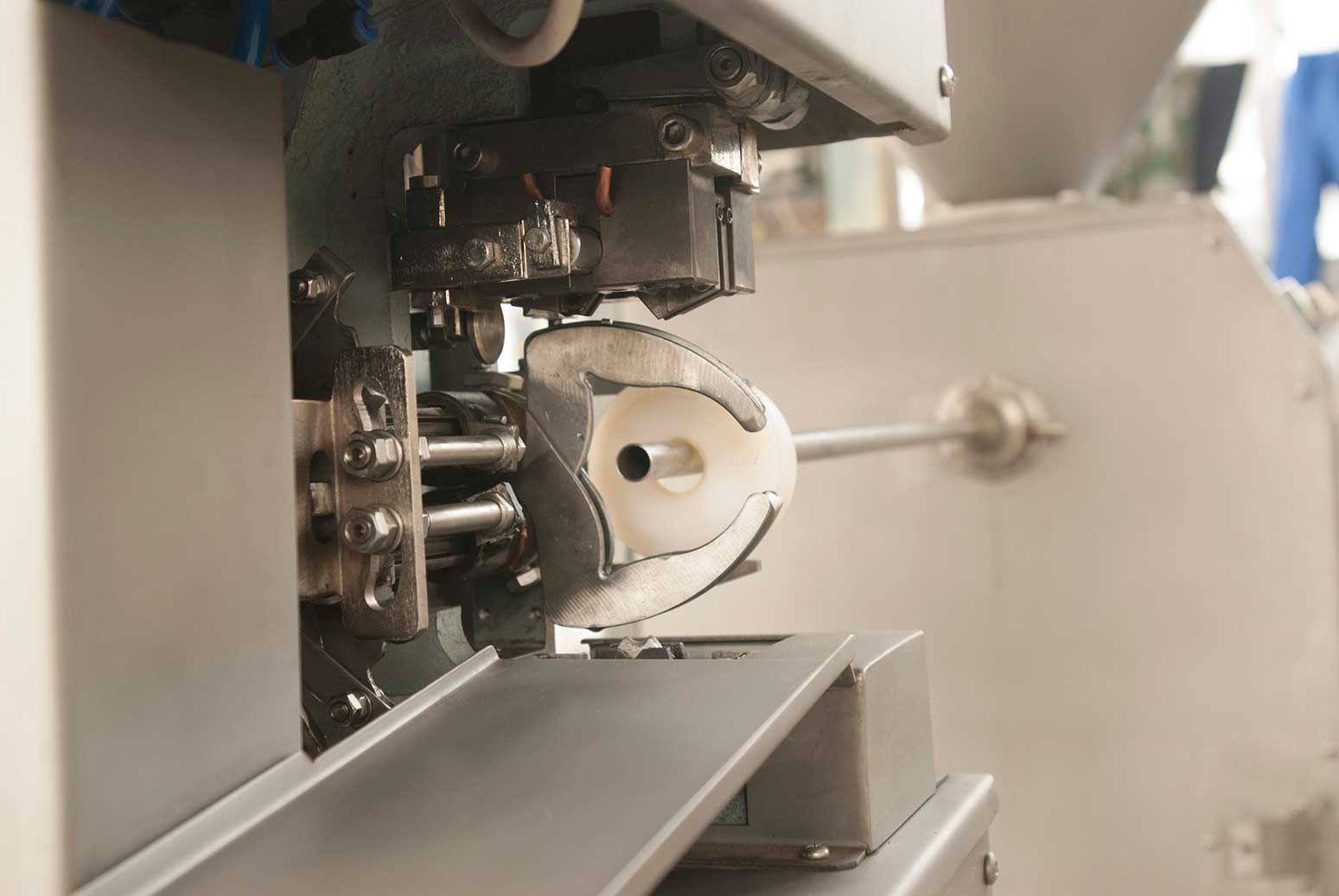 Pneumatic Clipping Machine-Shijiazhuang Bossin Machinery|Efficient Sausage Clipping&amp;Compact Meat Processing