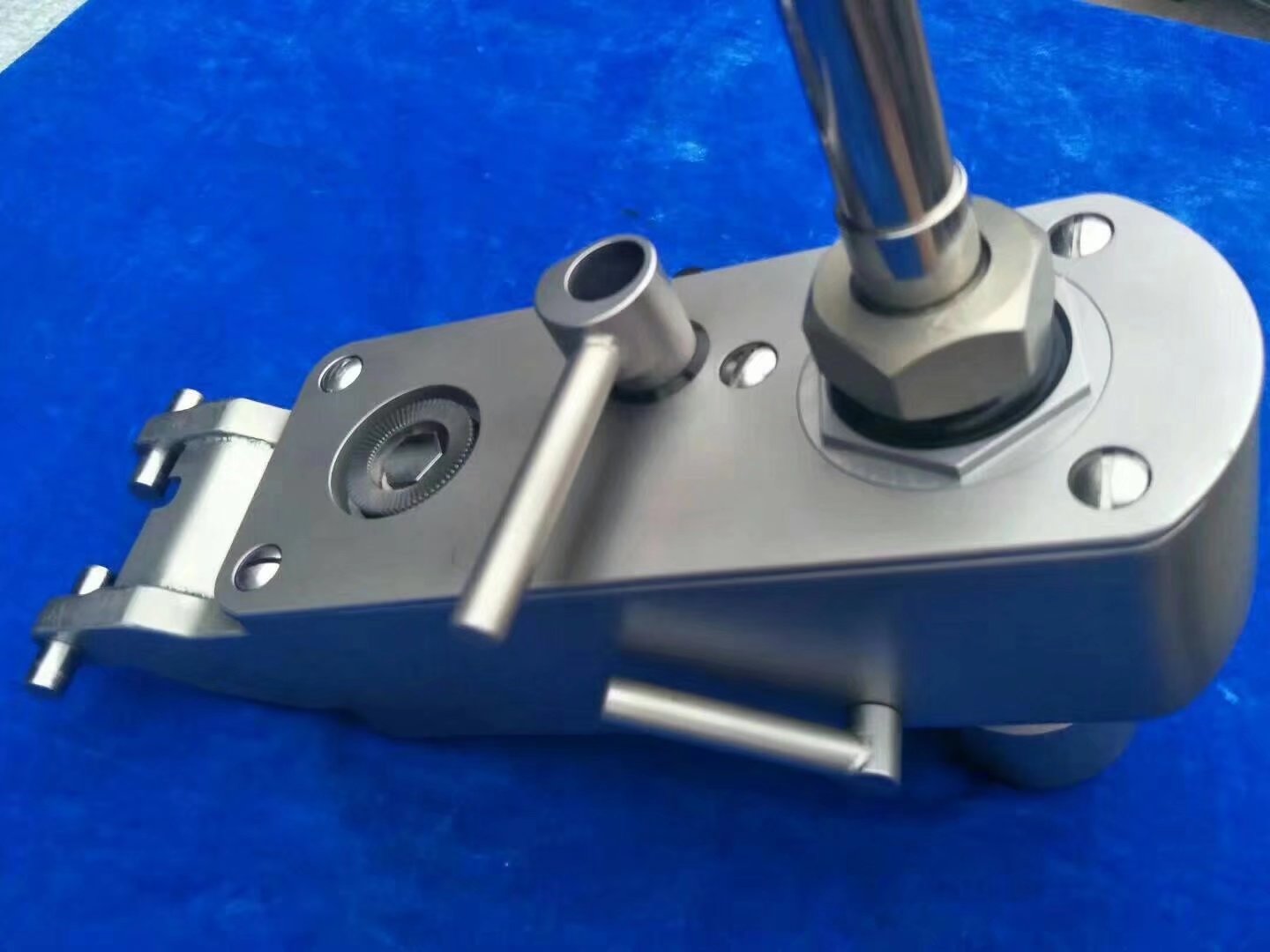 Linking Gearbox and Holding Device | Compact, Zero-Backlash