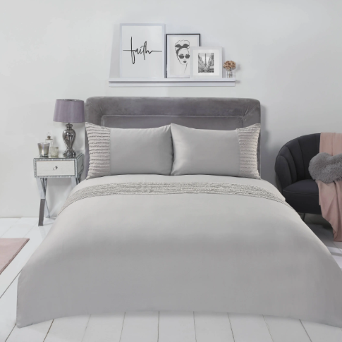 Spotty Duvet Cover With Pillowcase Set