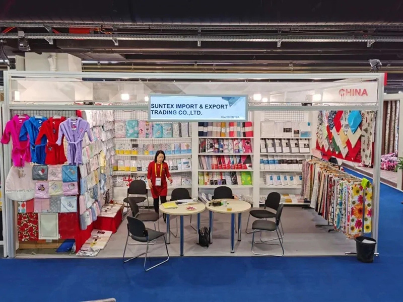 Soft and Breathable 4-Layer Muslin Blanket for Babies Made from Quality Cotton in China Soft and Breathable 4-Layer Muslin Blanket for Babies Made from Quality Cotton in China