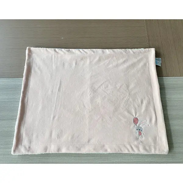 Cozy 100% Polyester Blankets: Soft, Durable & Easy Care