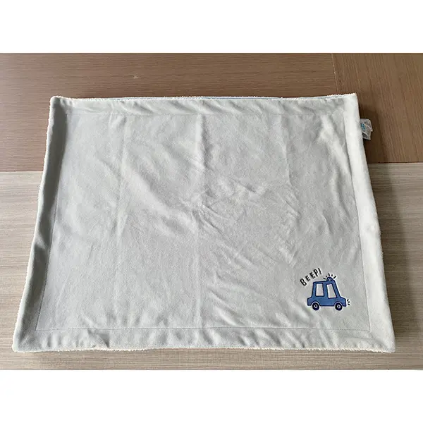 Cozy 100% Polyester Blankets: Soft, Durable & Easy Care