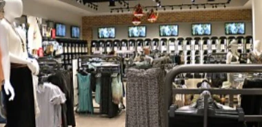 Mobile Showcase Counter: Flexibility with 360-Degree Visibility
