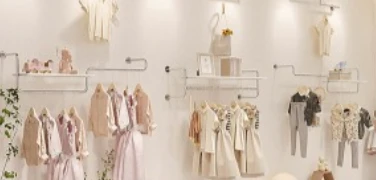 Showcase With Glass: Combining Elegance and Functionality